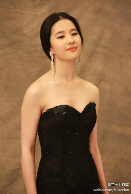 Liu Yi Fei for LOfficiel Magazine Ceremony