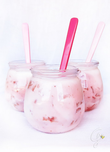 Homemade strawberry yogurt - Yogurt alla fragola fatto in casa