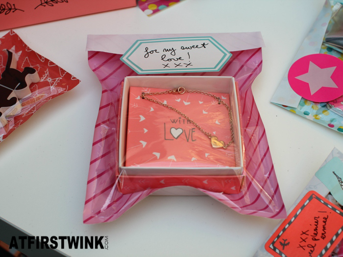 HEMA heart charm bracelet pink diagonal stripe window bag