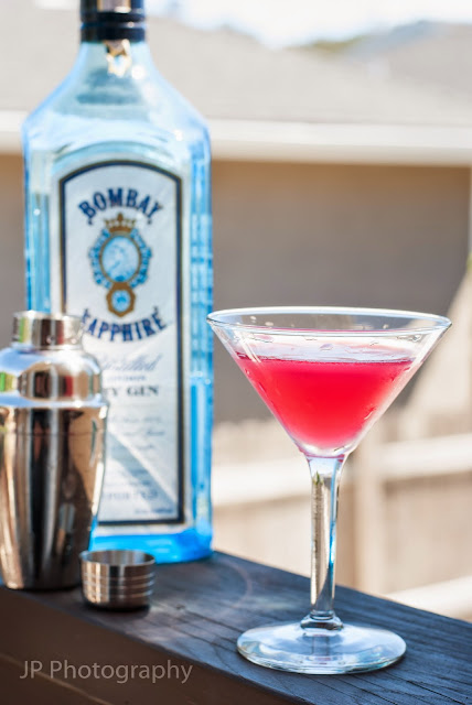 cranberry gimlet martini cocktail, gin, cranberry juice, lime juice, bombay sapphire gin