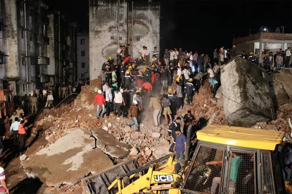 Ahmedabad: 10 feared trapped as four-storeyed building collapses in Odhav area, Ahmedabad, News, Building Collapse, Video, Trapped, Flat, National