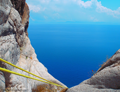 Ο ΨΗΛΟΤΕΡΟΣ ΚΑΤΑΡΑΚΤΗΣ ΣΤΟ ΚΟΣΜΟ ΠΟΥ ΧΥΝΕΤΑΙ ΣΕ ΘΑΛΑΣΣΑ ΒΡΙΣΚΕΤΑΙ ΣΤΗΝ ΕΛΛΑΔΑ  