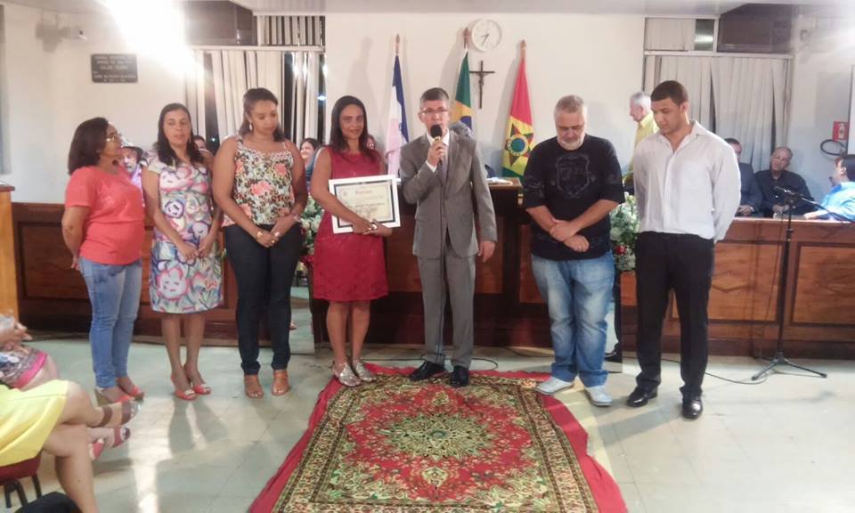 Recebendo Homenagem do dia do professor, do vereador Tony Rio(Câmara Municipal de Mimoso do Sul,ES)