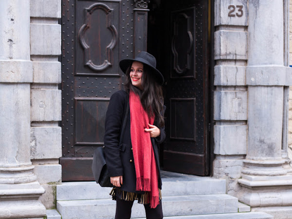 Outfit: wide brim hat, gold pleated skirt and tassel brogues