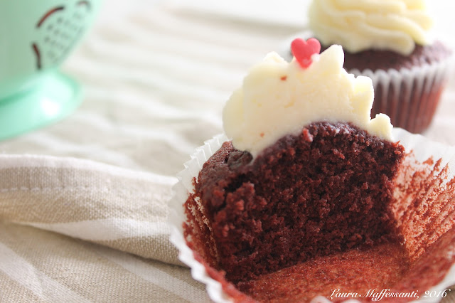 easy and yummy red velvet cupcakes