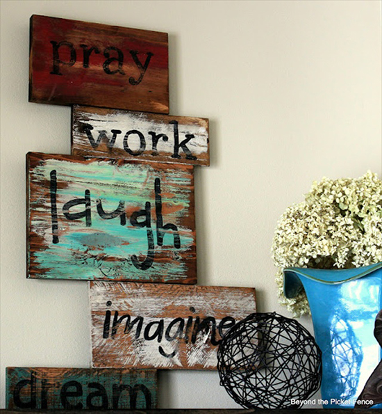 Desain interior dari kayu pallet bekas