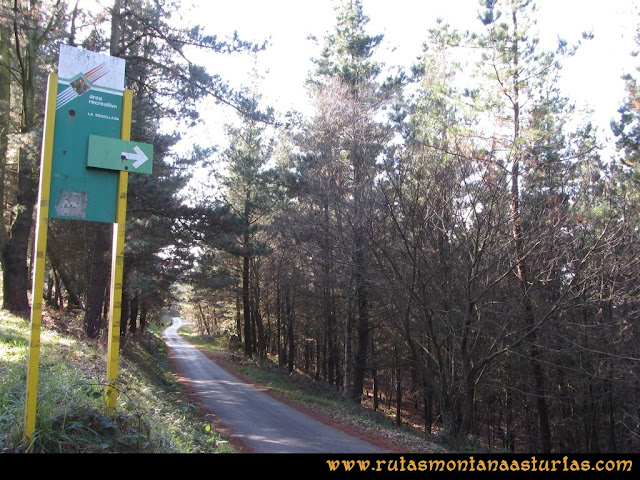 Ruta Sierra Bufarán, picos Degollada o Grande y Cotera: Carretera al área de la degollada