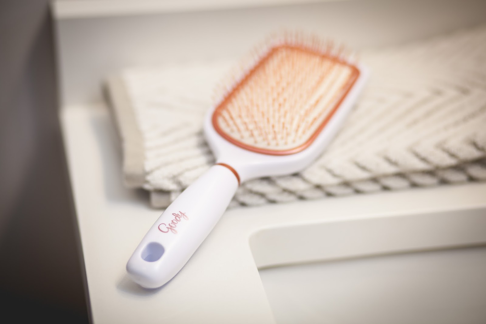 Shine Bright Like A Diamond Tips For Shiny Hair Living In Yellow