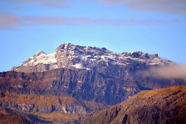 Daftar 10 Nama Puncak Gunung Tertinggi di Indonesia Lengkap dengan