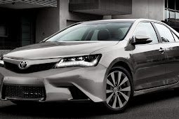 Toyota Camry SE Hybrid Review