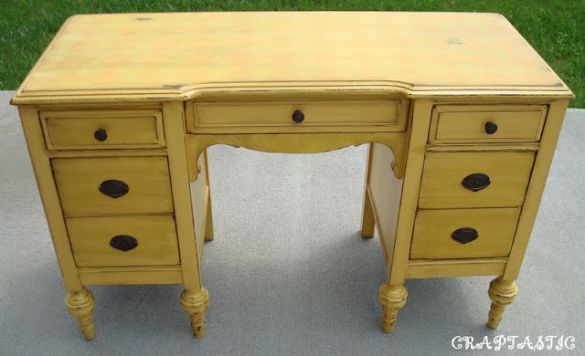 EXTRAORDINARY Guest: Stenciled Desk.