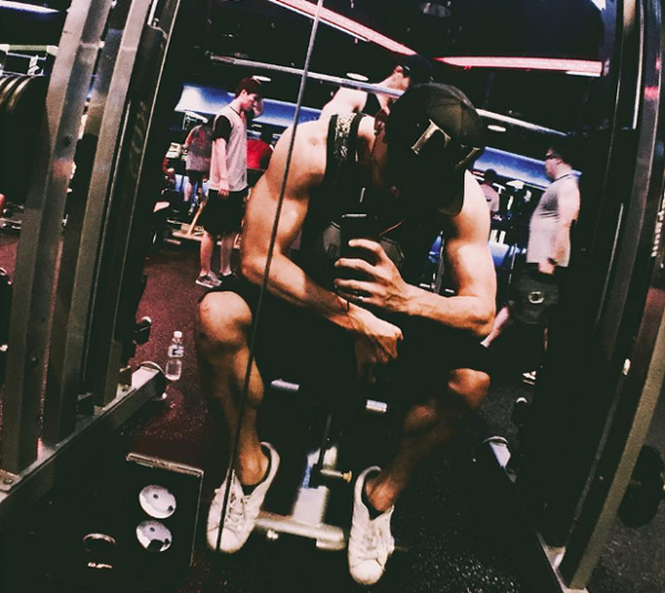 피지컬, 얼굴에 치이고 슈트핏에 한번 더 치인다는 아이돌 | 인스티즈