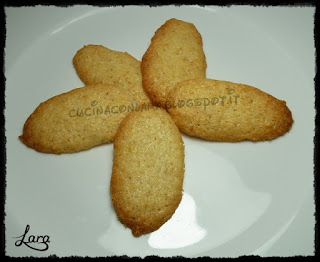 http://cucinaconlara.blogspot.it/2016/10/biscottini-al-cocco.html