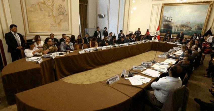 Comisión de Educación del congreso se reunirá este lunes 29 para revisar caso textos escolares Comisión de Educación del congreso se reunirá este lunes 29 para revisar caso textos escolares