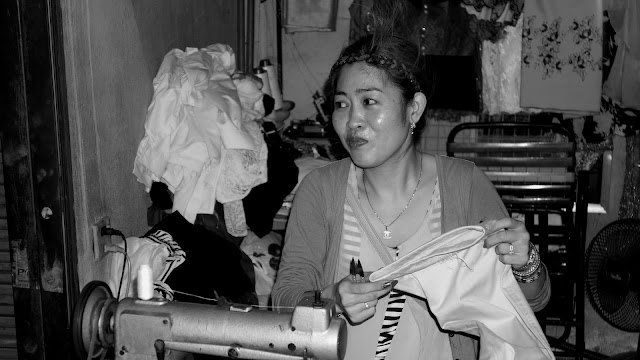 Galerie du Jour : Ma couturière du marché Galerie du Jour : Ma couturière du marché