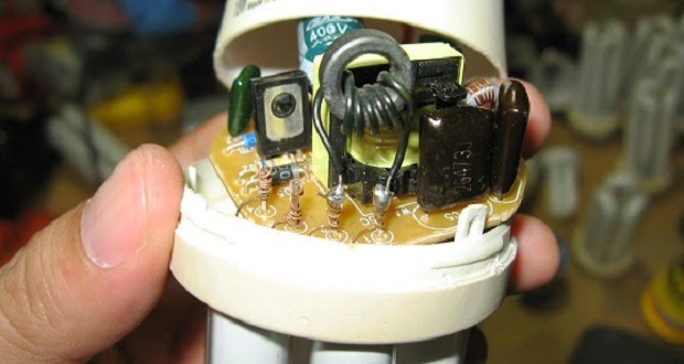 Replacing the fluorescent lamp filament is broken up with a ferrite coil