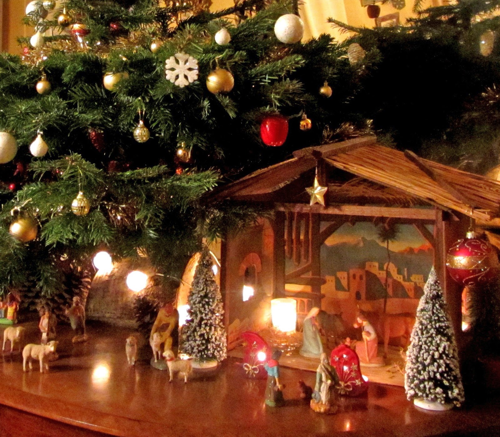 Le vieux Clos : Noël 12 : le sapin et la crèche