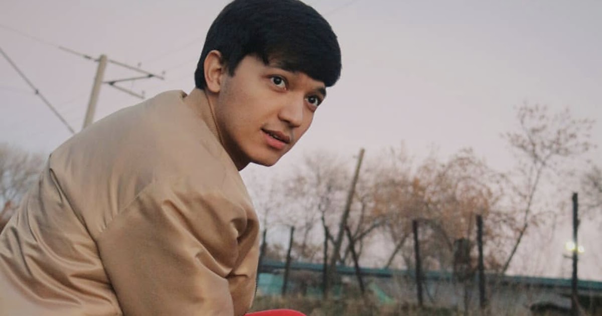 Батистовый платок. Акмаль ходжаниязов певец. Живопись акмаль -нур узбекистан. Акмал нуриддинов художник. Акмал нур.