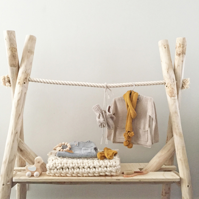 Clothes rack for children's rooms
