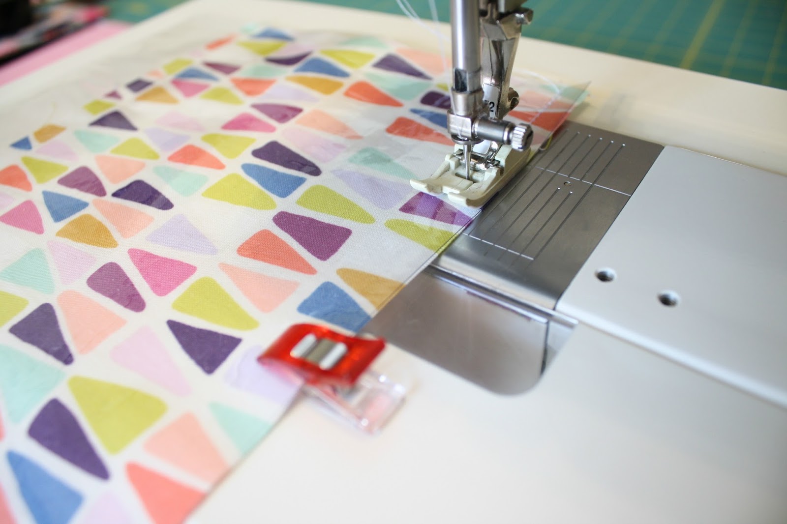 sewhungryhippie How to sew a clear vinyl bag