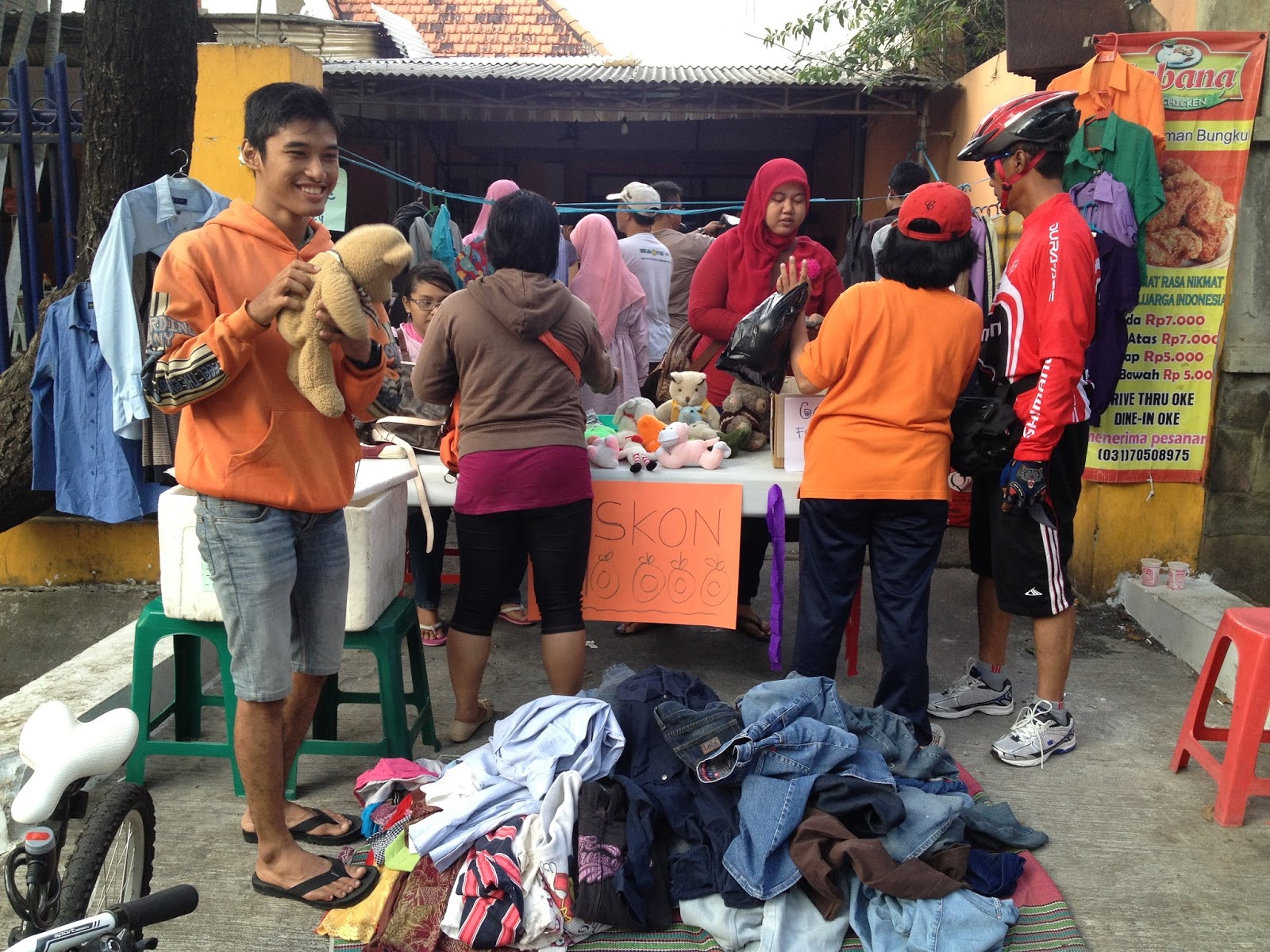 Rotaract Surabaya Selatan: Garage Sale for Charity