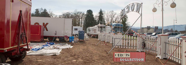 la devanture du cirque prend forme 