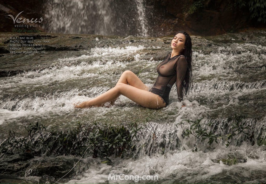 Linh Miu boldly let go of her chest in a set of photos taken under a waterfall photo 1-16