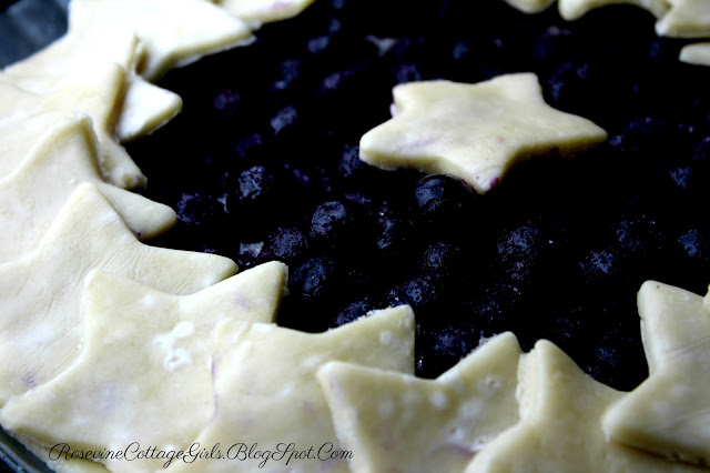Blueberry pie recipe, close up of a blueberry pie with ripe juicy blackberries and tender crust in the shape of small stars. | rosevinecottagegirls.com
