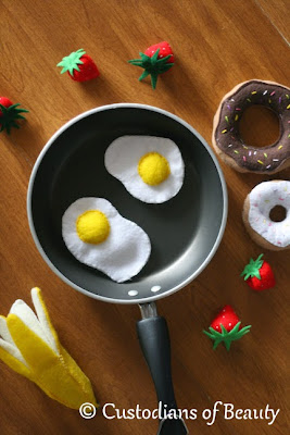 DIY Breakfast Felt Foods | Sunny-Side Up Eggs | by CustodiansofBeauty.blogspot.com