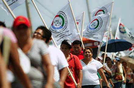 Marchan cientos en Cancún contra hipotecarias “Su Casita” y Metro Financiera