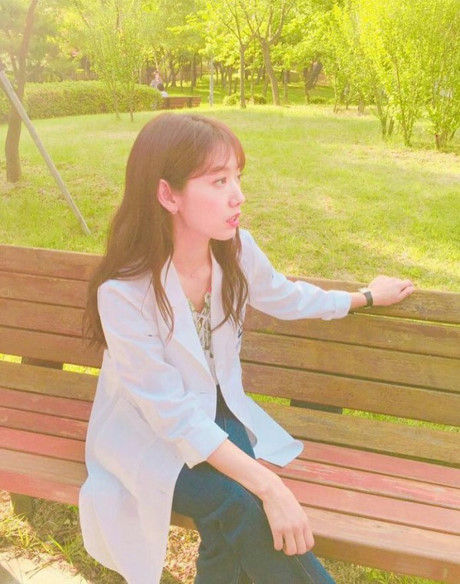 Fan hao huc voi teaser 'Doctors' sieu dep, sieu ngot cua Park Shin Hye - Anh 7