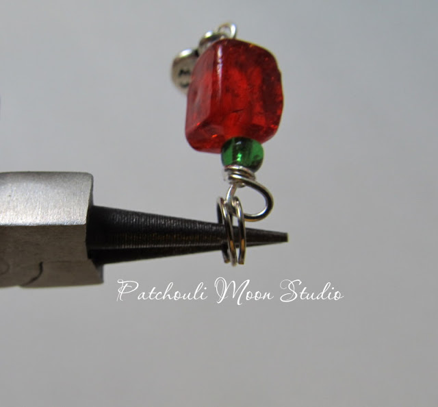 Patchouli Moon Studio~ Tutorial for Making a Zipper Pull With Beads & a Charm
