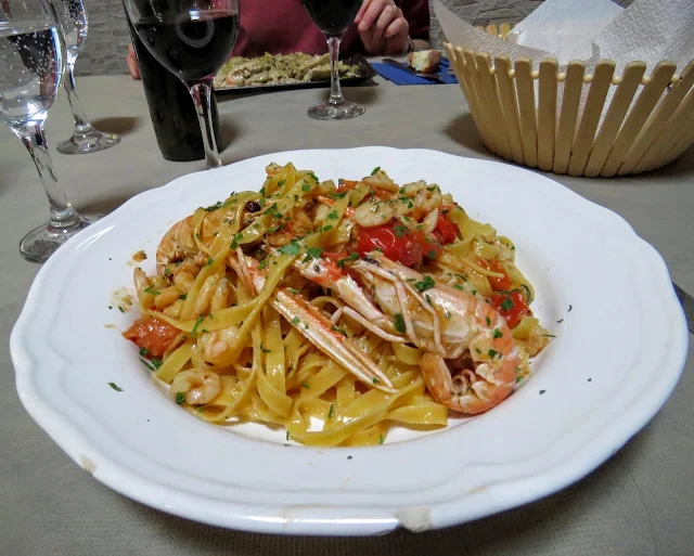 What to eat in Sicily - fresh pasta with seafood