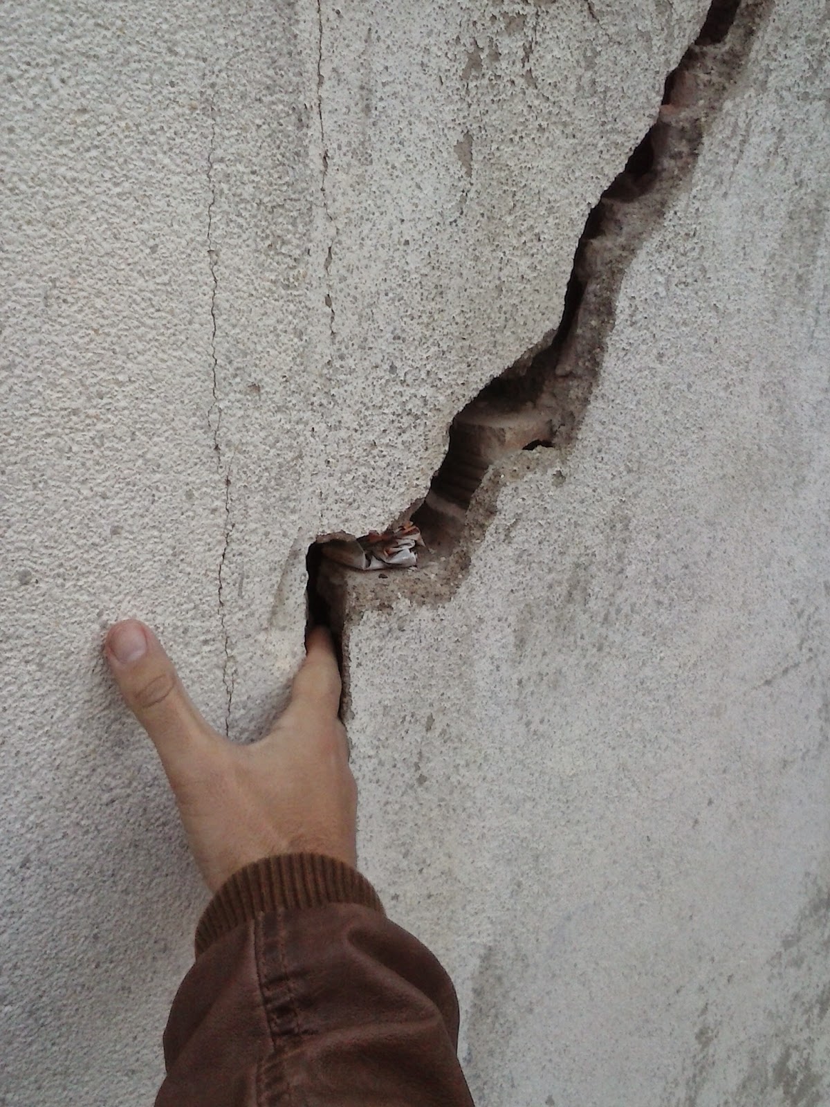 CONSTRUIDE ANÁLISIS DE GRIETA EN MURO PATOLOGÍA Y CAUSAS CONSTRUIDE ANÁLISIS DE GRIETA EN MURO PATOLOGÍA Y CAUSAS