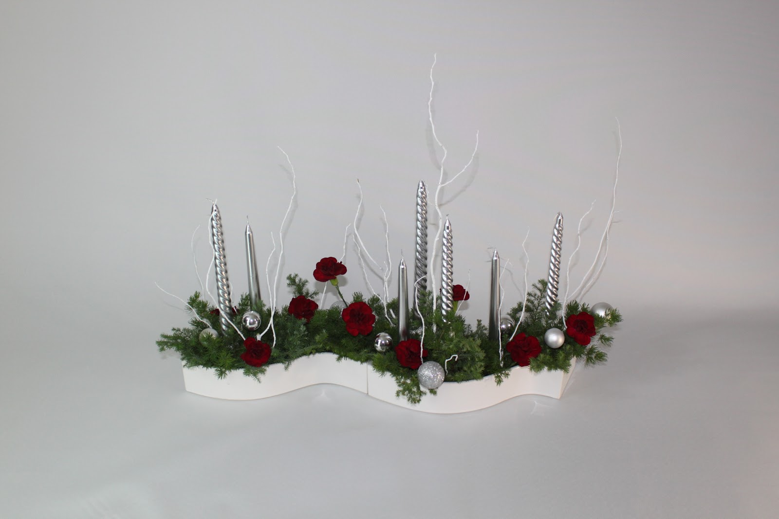 hanamai, the ikebana blog Christmas Ikebana with Candles
