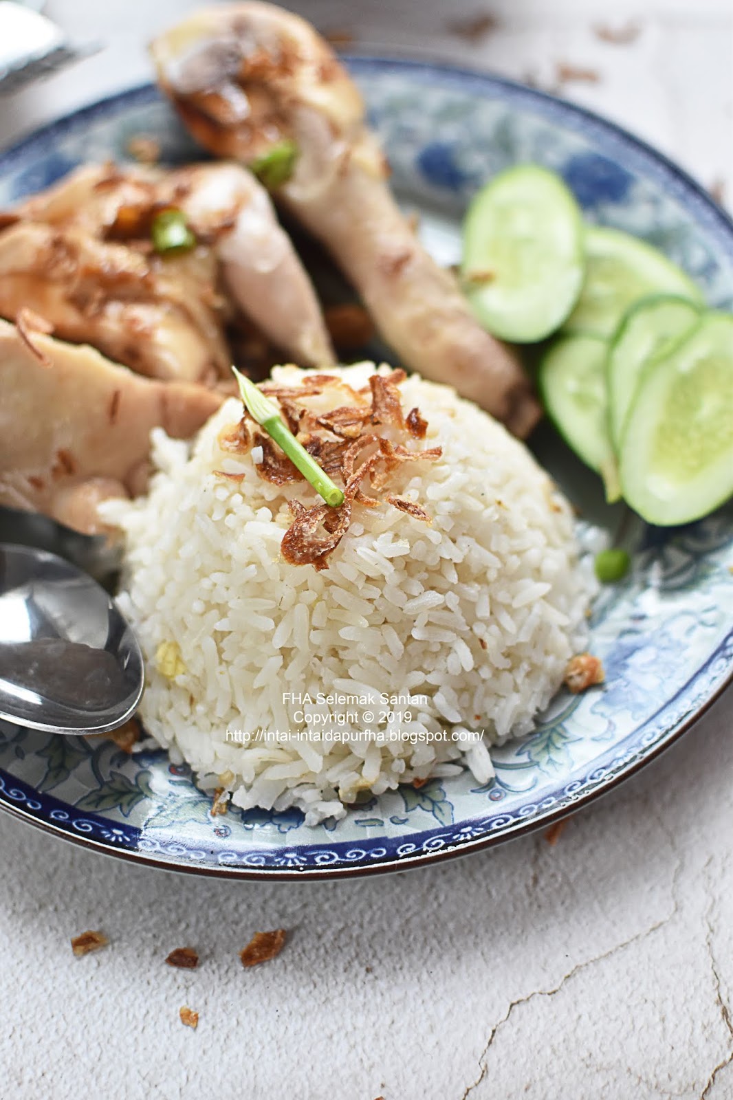 HAINANESE CHICKEN RICE ...with 3 different sauces CHILI, GINGER GARLIC ...