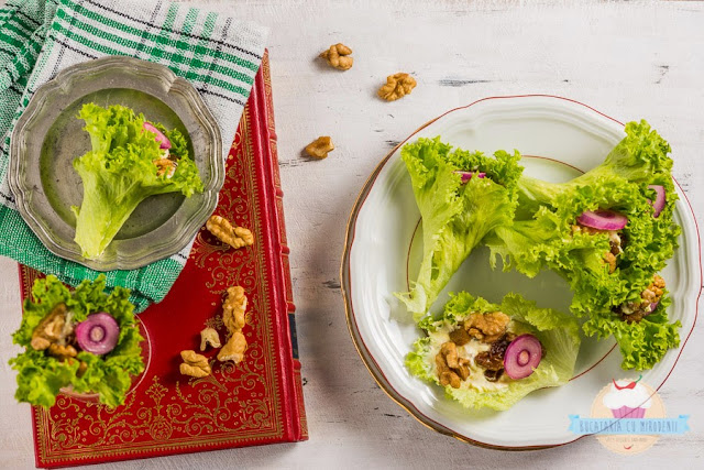 Pachetele din salata verde cu ricotta si nuci