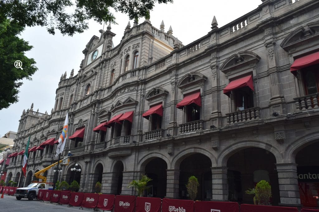 Ayuntamiento de Puebla entrega apoyos económicos a fotógrafos