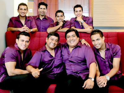Orquesta Hermanos Yaipén Foto de la Orquesta Hermanos Yaipén de morados