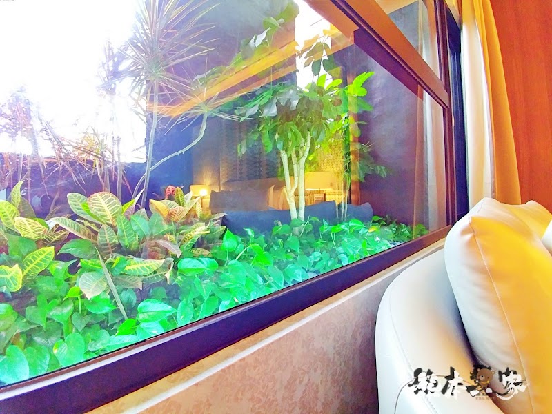 三重江月行館|挑高房型與媲美好樂迪KTV視聽室獨立空間|大窗綠化環境好舒適