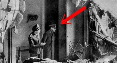 30 ΑΠΡΙΛΙΟΥ 1945 ΧΙΤΛΕΡ :  ΑΥΤΟΚΤΟΝΗΣΕ ? (ΝΤΟΚΙΜΑΝΤΕΡ. ΕΛΛ.ΥΠΟΤΙΤΛΟΙ)  