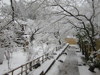 雪の円覚寺