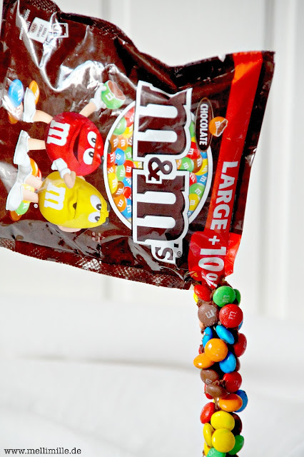 mellimille: Happy Birthday, meine Kleine! Eine M&M - Schokoladentorte ... mellimille: Happy Birthday, meine Kleine! Eine M&M - Schokoladentorte ...