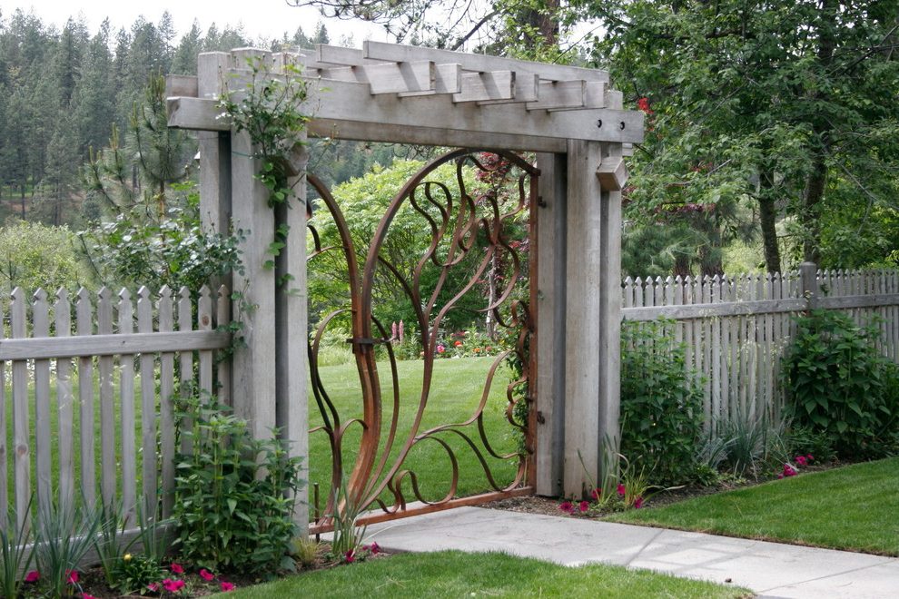 50 Desain Pintu Taman yang Simple dan Modern - Rumahku Unik
