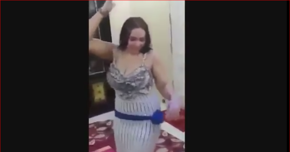 SEXY ARAB WOMAN HOME BELLY DANCE