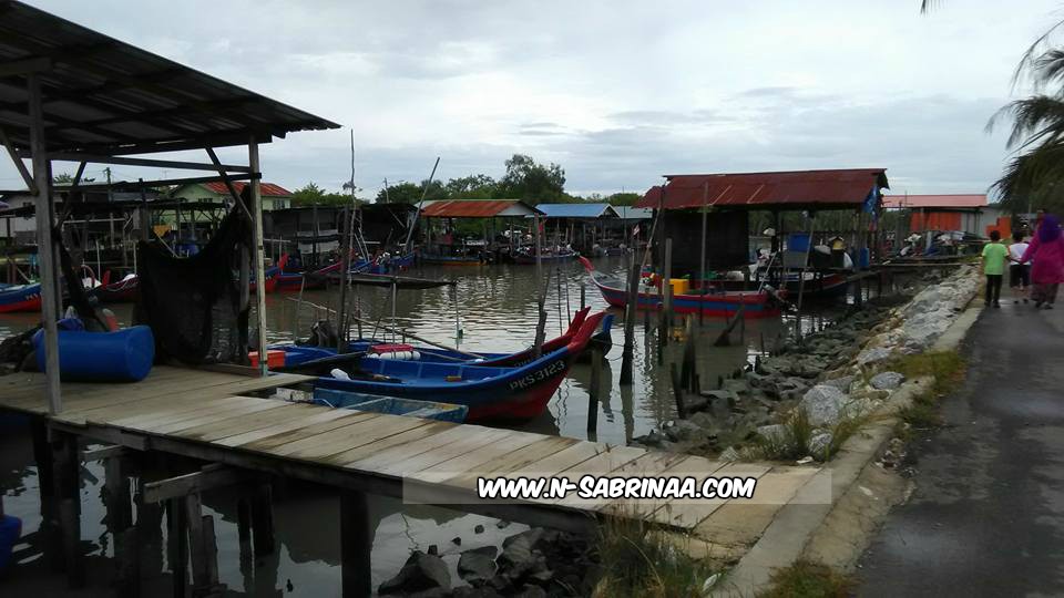 Perkampungan nelayan Bagan Tiang Tanjung Piandang