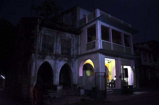 Udvada Gujarat Travel tourism guide Parsis Zoroastrian town houses