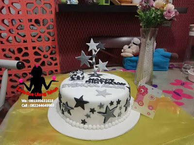 Kue Tart Fondant Pesanan dari Karawang buat ultah si dia di Bluru Sidoarjo Kue Tart Fondant Pesanan dari Karawang buat ultah si dia di Bluru Sidoarjo