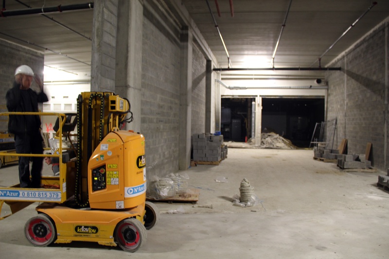 La Caravane des quartiers à Bréquigny: Visite guidée du futur centre Alma