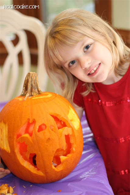 Great fall family fun pumpkin carving ideas with #PupmkinMastersKit from realcoake.com